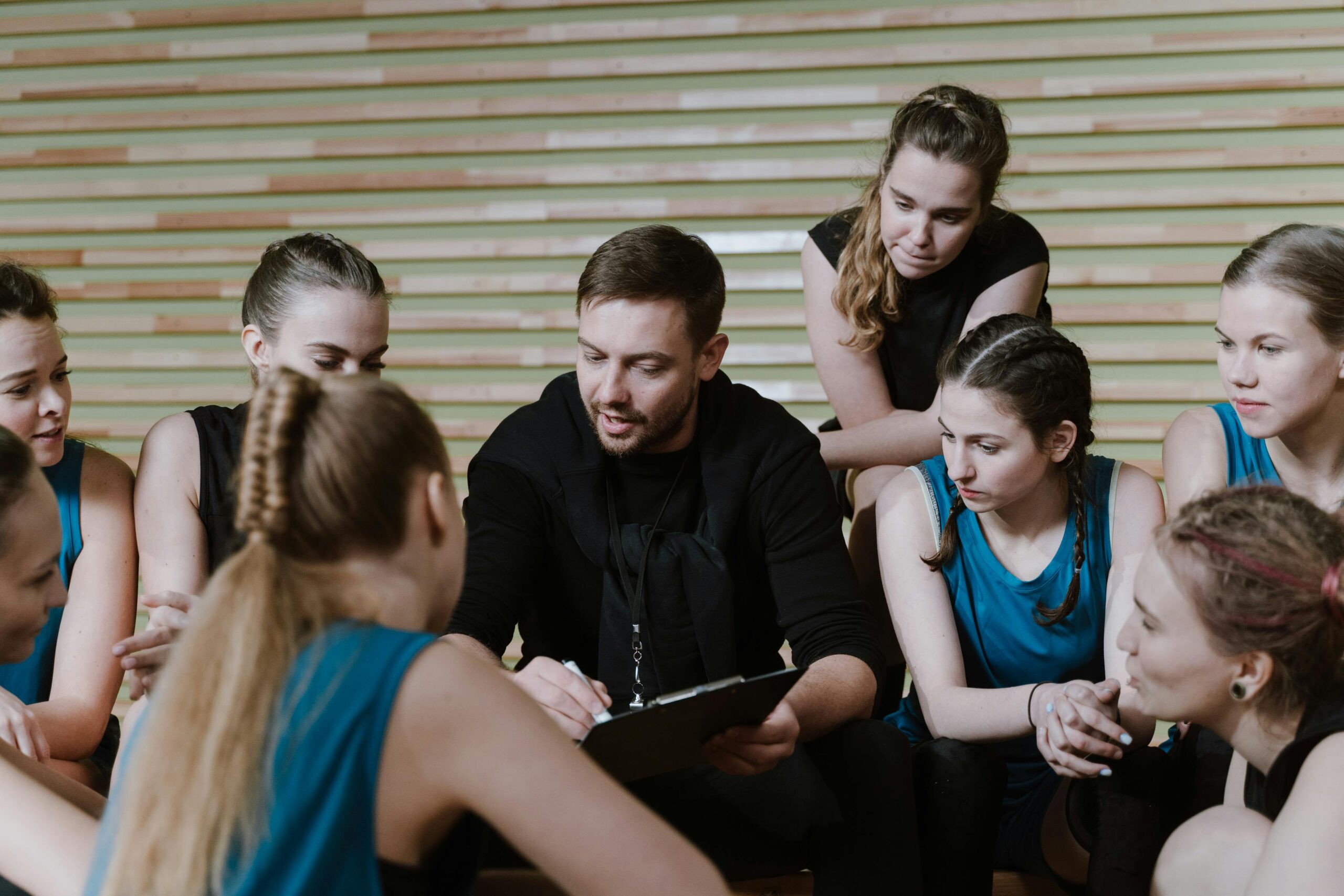How Do Personal Development Coaching Services Differ from Therapy?