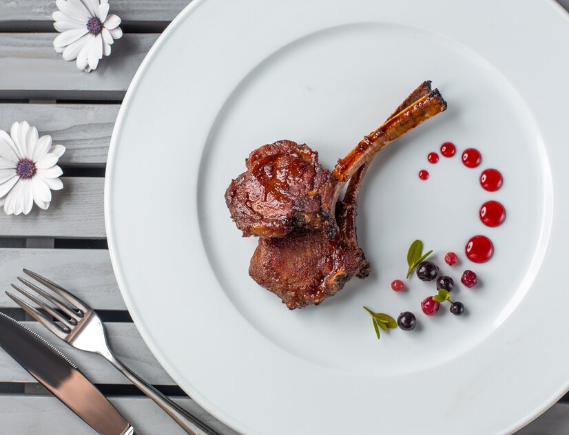 Why is the Rosebud Menu Known for Its Steak Options?