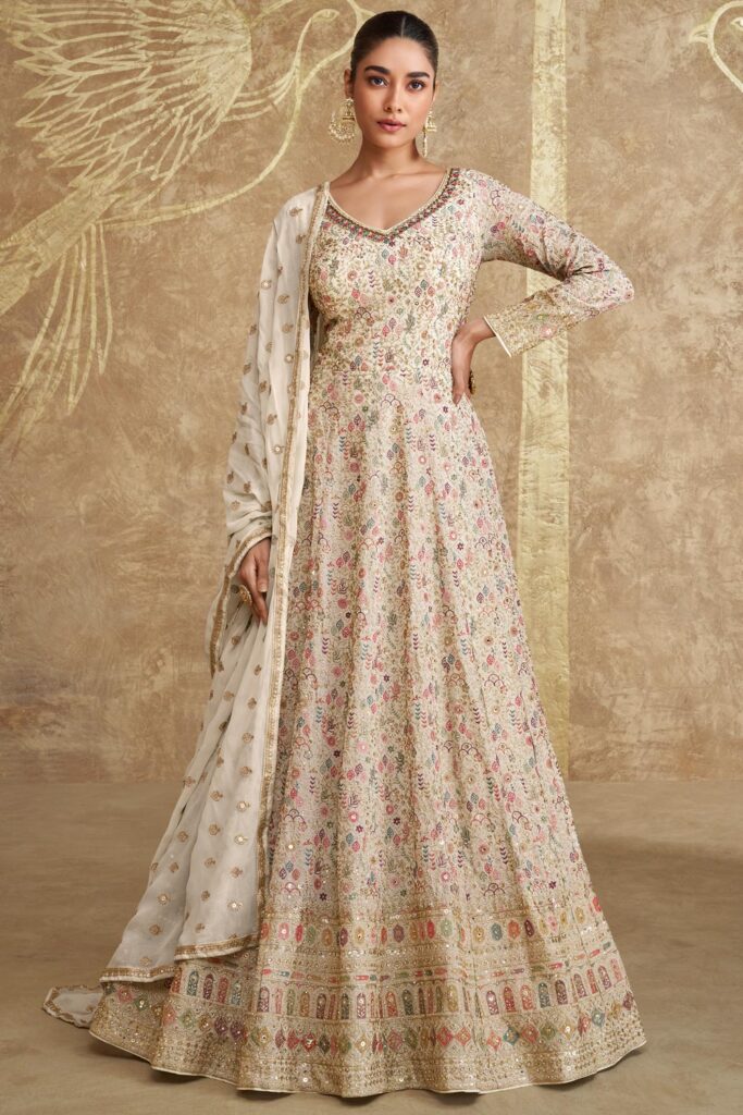 Like A Diva – Elegant Indian Dresses with a Modern Touch