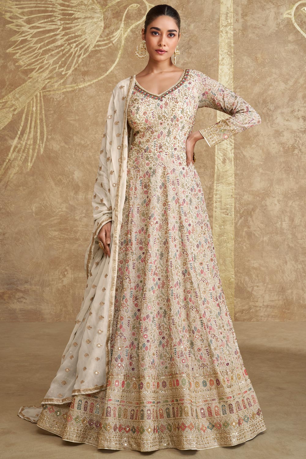 Like A Diva – Elegant Indian Dresses with a Modern Touch
