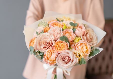 Brighten Your Holidays:Bayleaves Florist’s Christmas Flowers