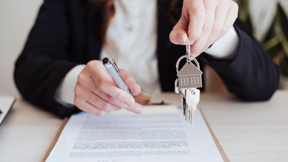 What to Expect When Working with a Makler für Gewerbeimmobilien