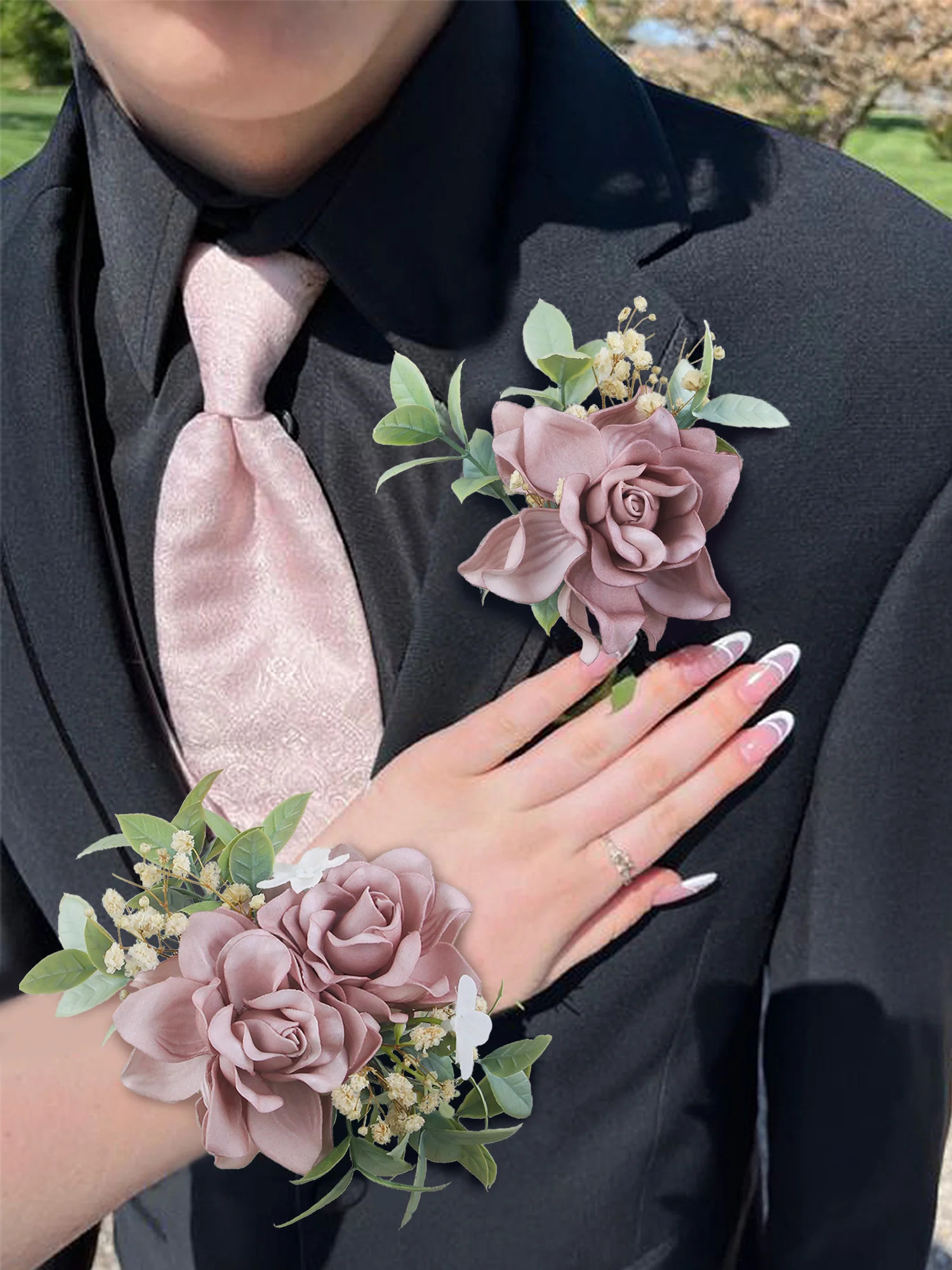 Best Flowers and Tips for Prom: Corsage & Boutonniere Guide