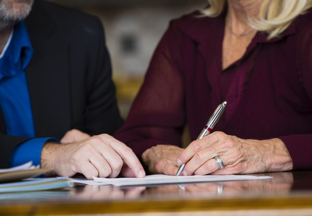 How to Ensure Compliance with UK Will Laws Using Solicitors