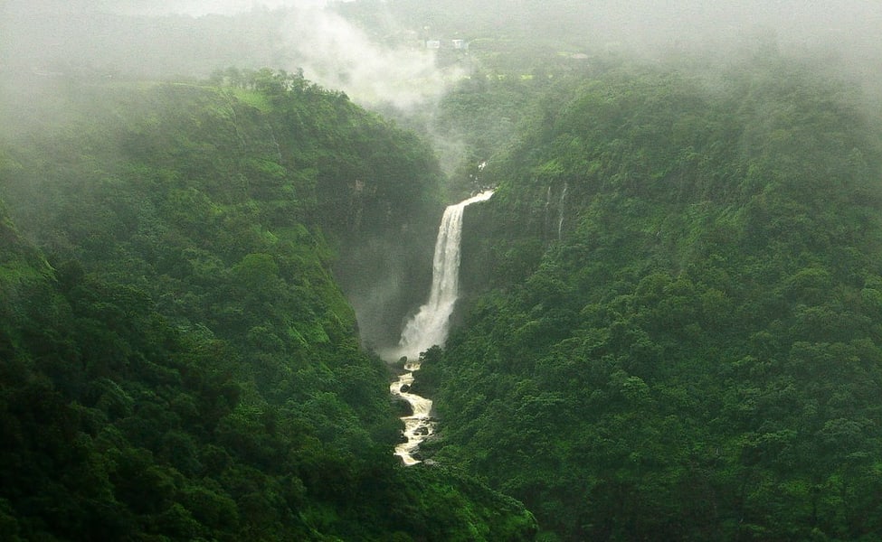 Explore the Best Lonavala Tour Packages for an Unfor
