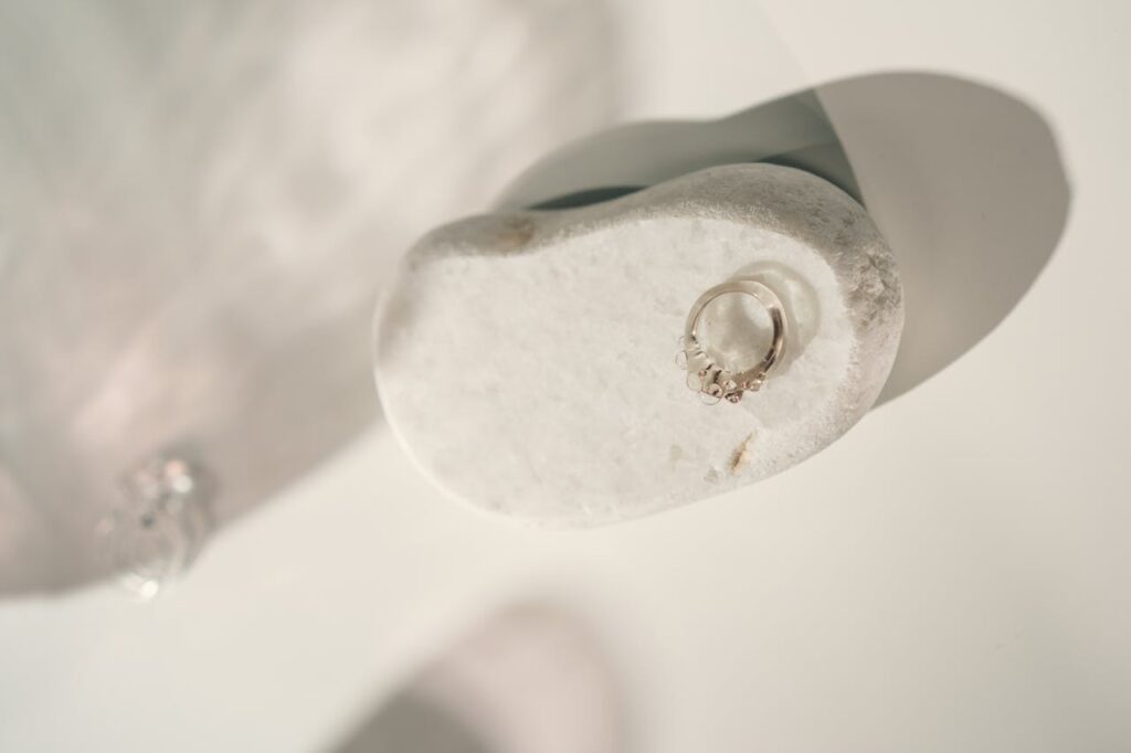 How to Incorporate Silver Jewelry into Your Everyday Fashion