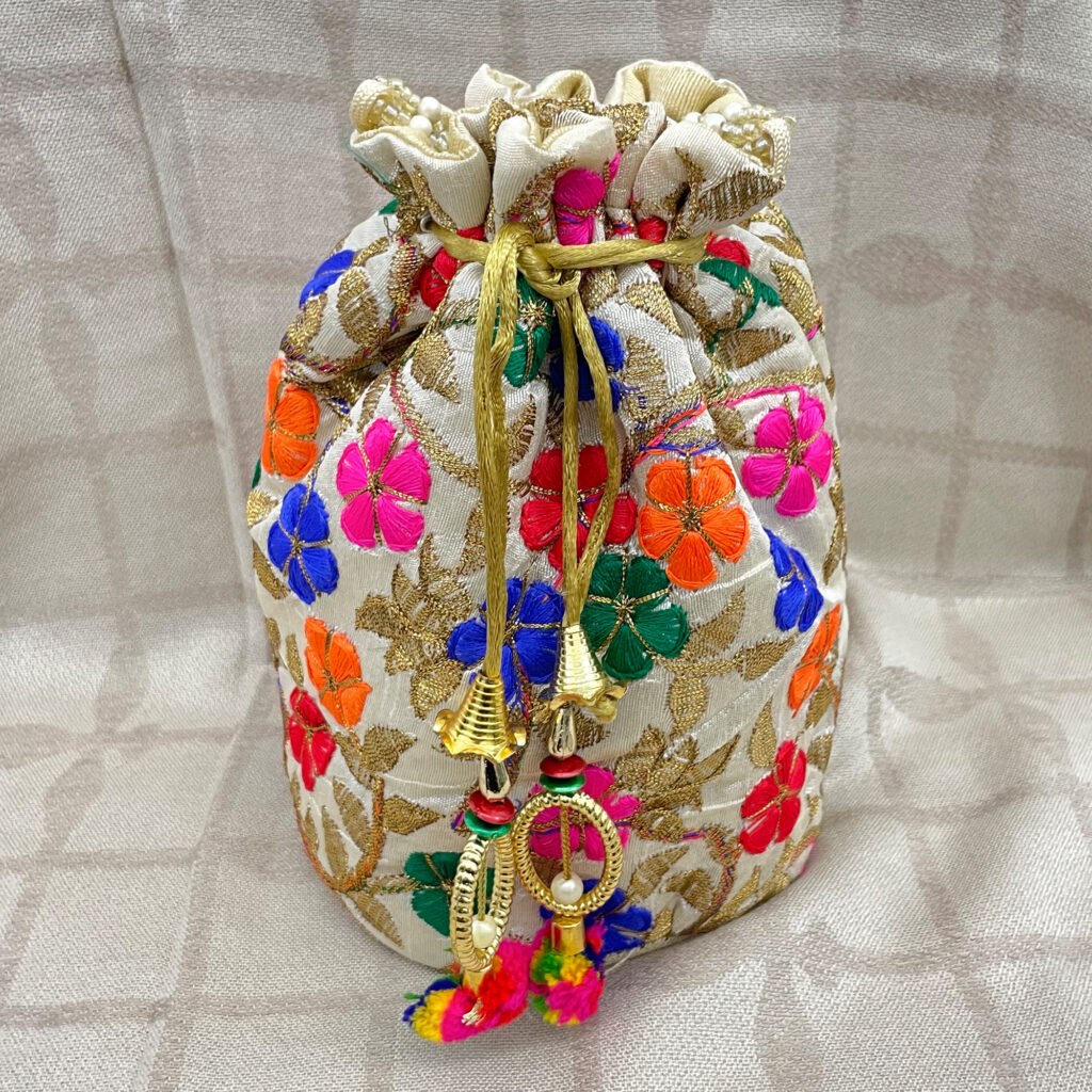 Innovative Ideas for Displaying Hand Purse for Women in Your