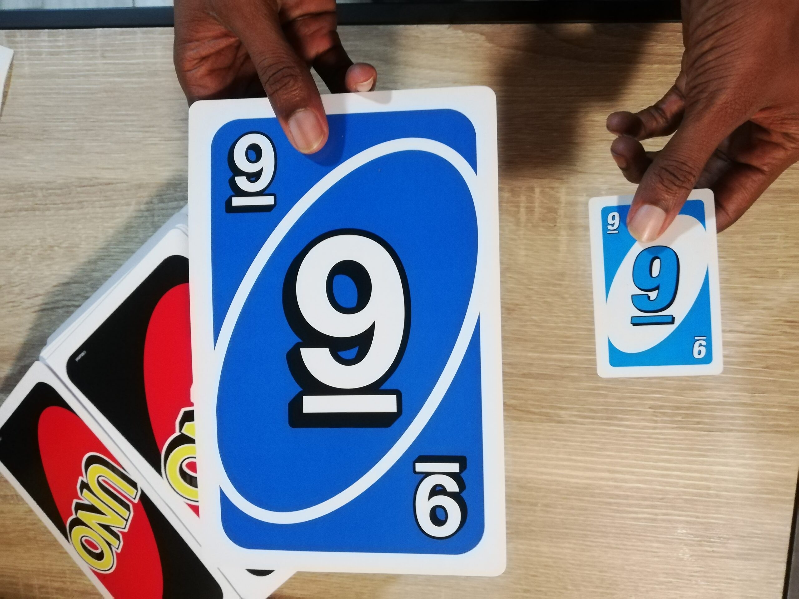 Découvrez Uno Geant : Informations sur la location et conseils pour jouer au jeu géant