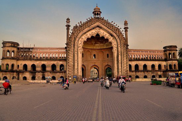 Delhi to Lucknow Cab