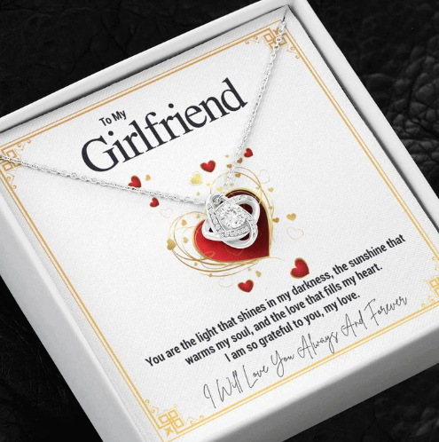 From Simple to Stunning: A Guide to Stylish Girlfriend Necklaces for Every Occasion