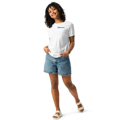 Ways to Style a Women’s Relaxed Shirt for Every Occasion
