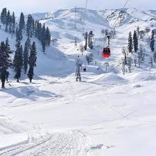 Gulmarg Skiing: Ultimate Guide to Skiing in Kashmir