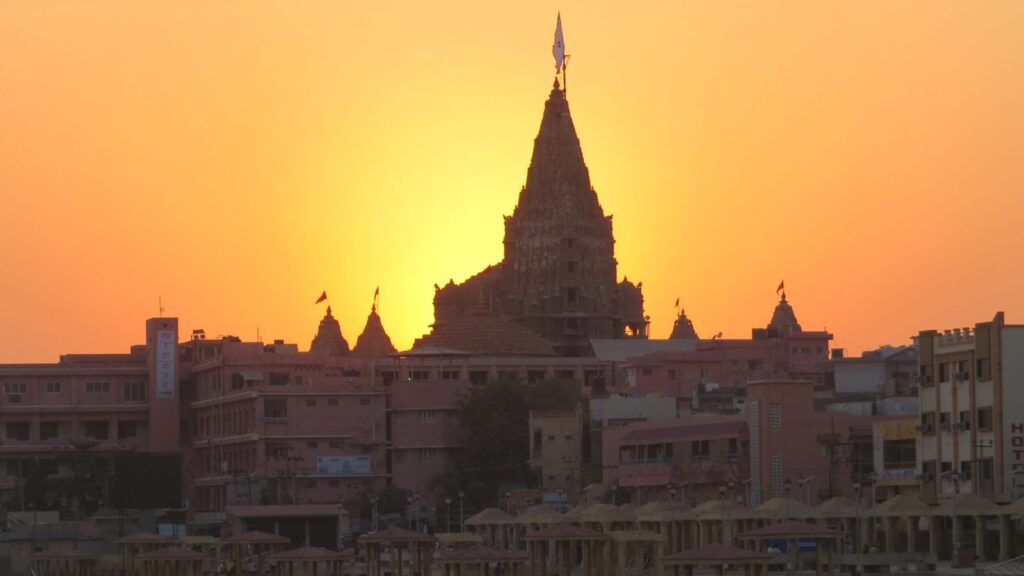 Shree Dwarkadhish Temple: A Divine Journey to the Abode of L