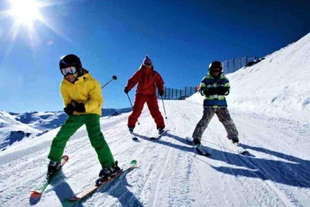 The Best Time to Visit Gulmarg for Skiing: A Comprehensive G
