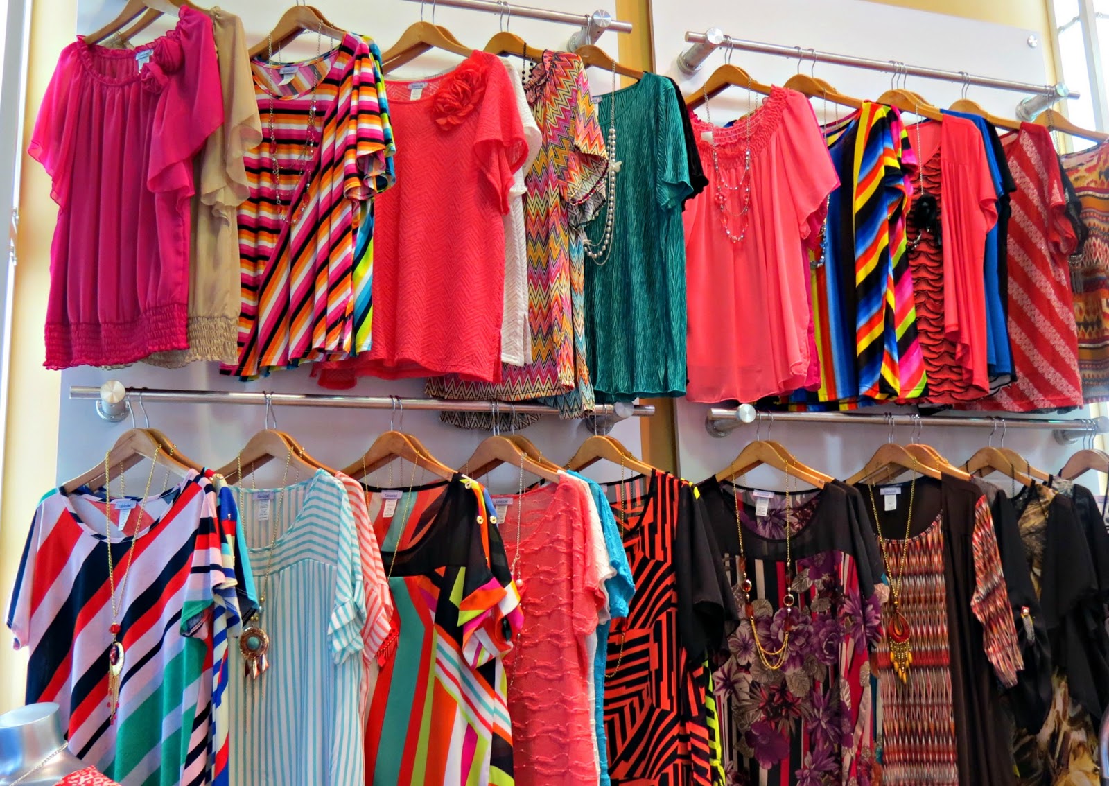 Buying Wholesale Clothing for Women? Grab the Best Deals Now
