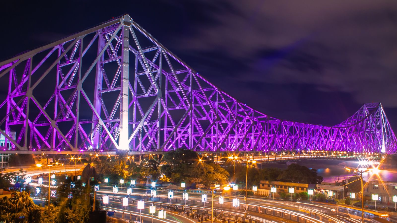 Discover the Majesty of the Iconic Howrah Bridge in Kolkata