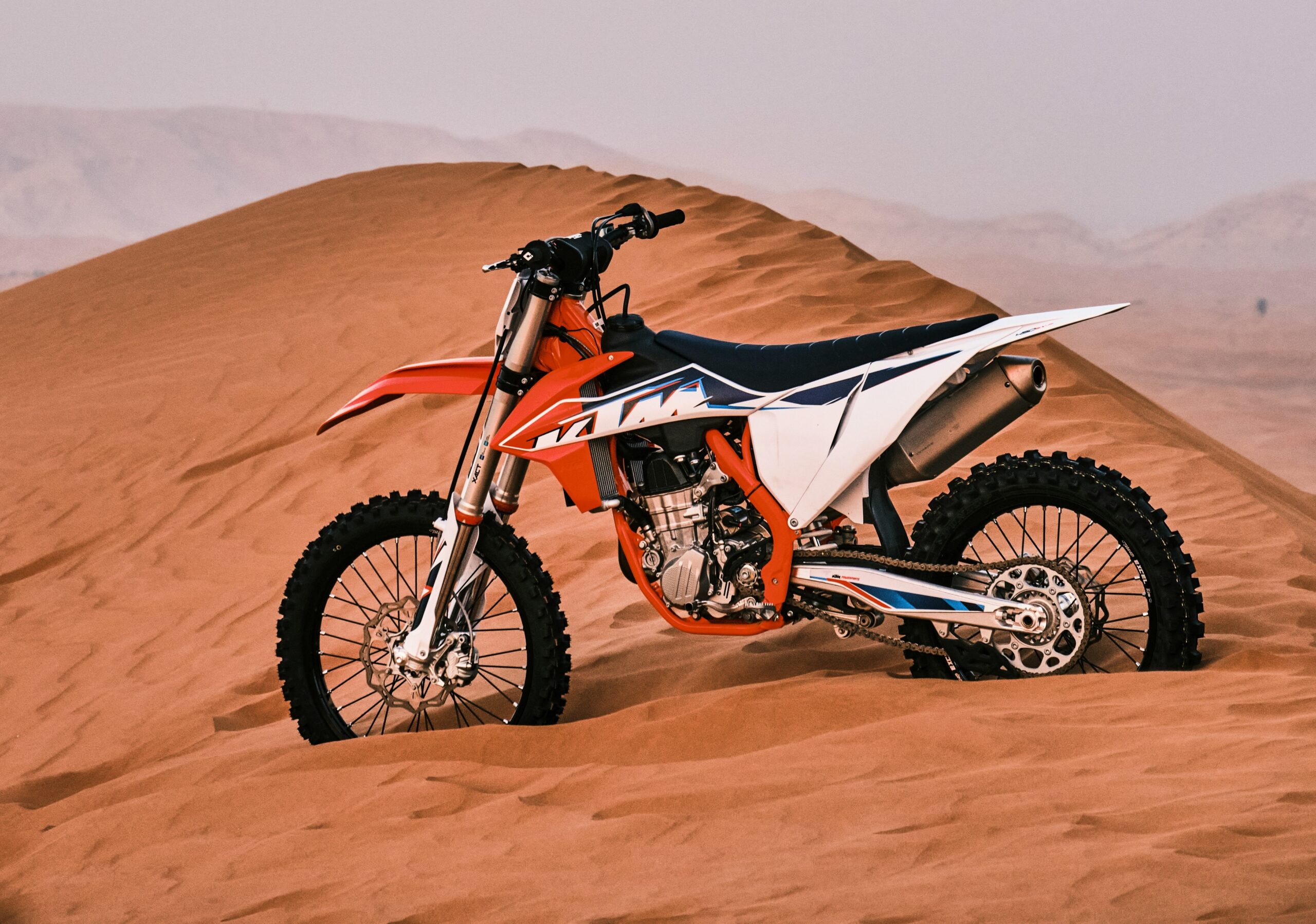 Dubai’s Wild Side: Conquer the Dunes with a Dirt Bike