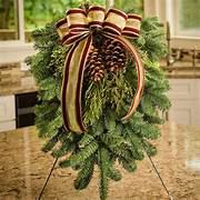 A Guide to Fresh Evergreen Centerpieces for Winter Dining