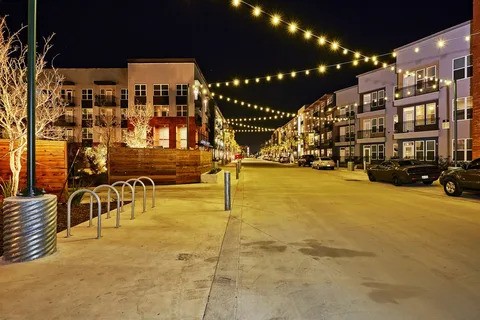 Illuminating Commercial Spaces: The Role of Electric Light i
