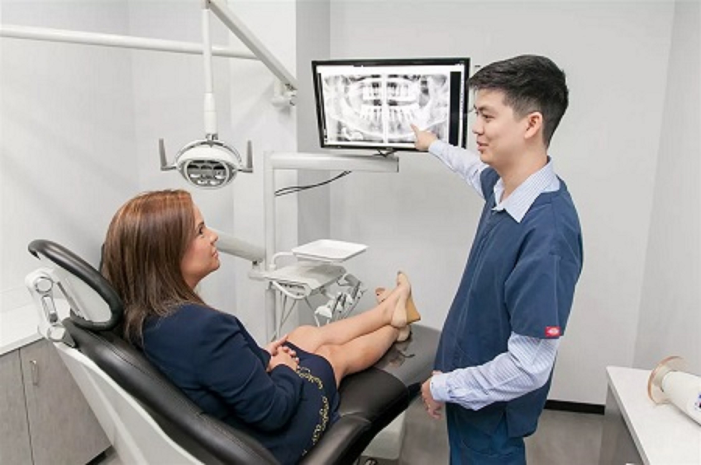 What Are the Main Advantages of Invisalign Compared to Metal Braces?